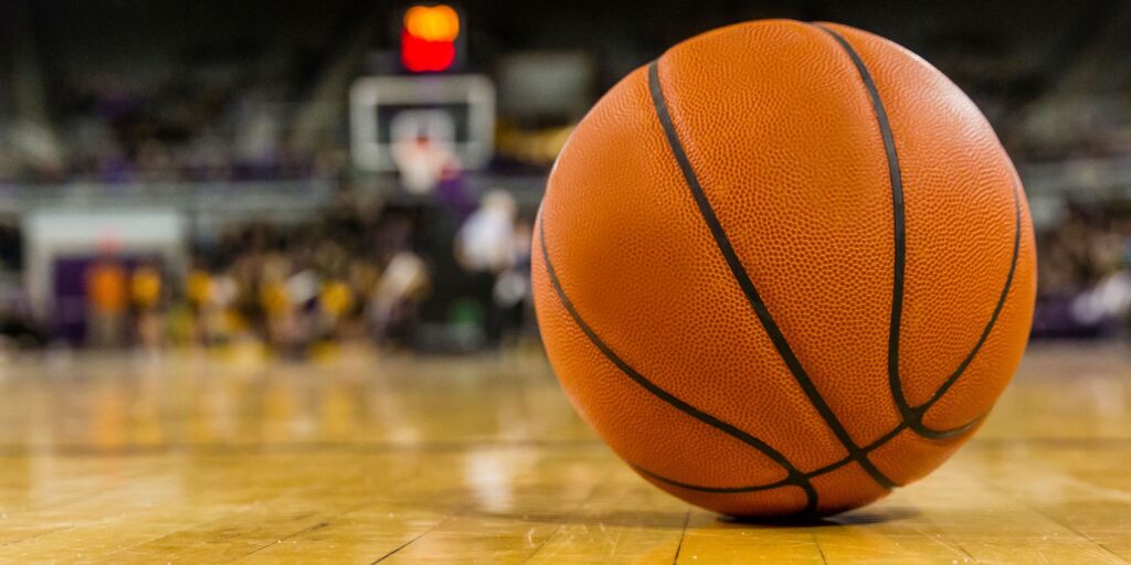 Watch March Madness at The Club Tavern & Grill, the top sports bar in Bozeman Montana. Enjoy great food, cold drinks and the best game-day atmosphere.